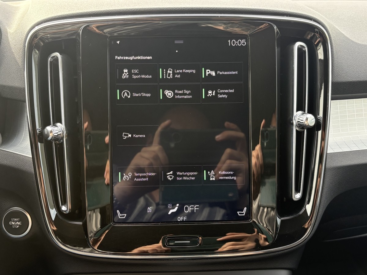 Volvo XC40 2WD Momentum Pro Navi R.Cam SHZ LED AHK