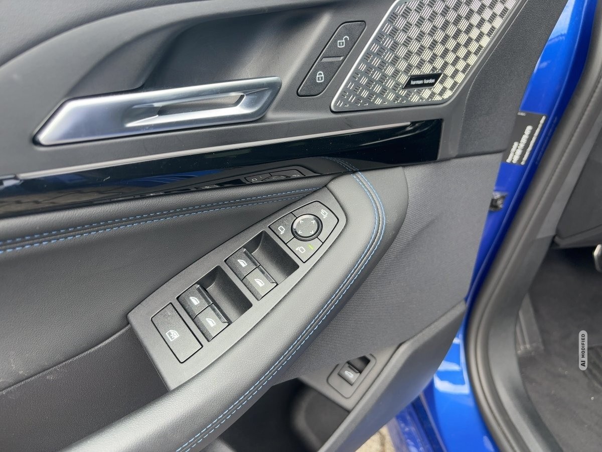 BMW 218 Active Tourer i Active Tourer M-Sport ACC,AHK,AUTOM.,LED,LM