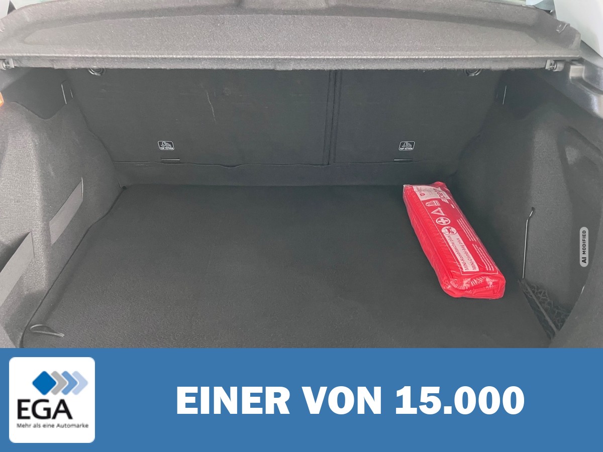 Peugeot 2008 PureTech 130 Allure Automatik - Navi/ Panoramad./ Sitzh