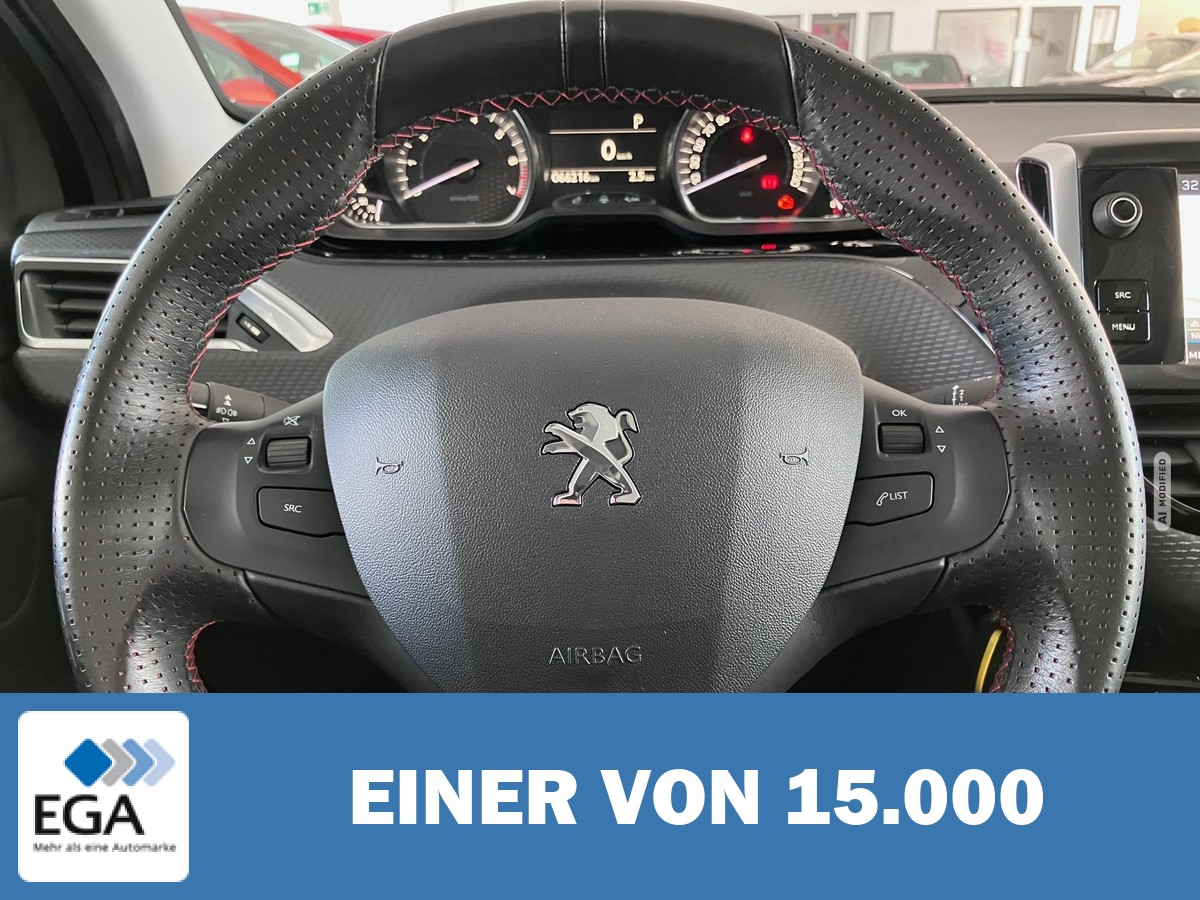 Peugeot 2008 PureTech 130 Allure Automatik - Navi/ Panoramad./ Sitzh