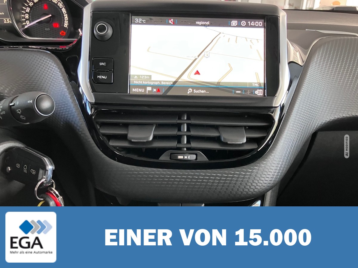 Peugeot 2008 PureTech 130 Allure Automatik - Navi/ Panoramad./ Sitzh