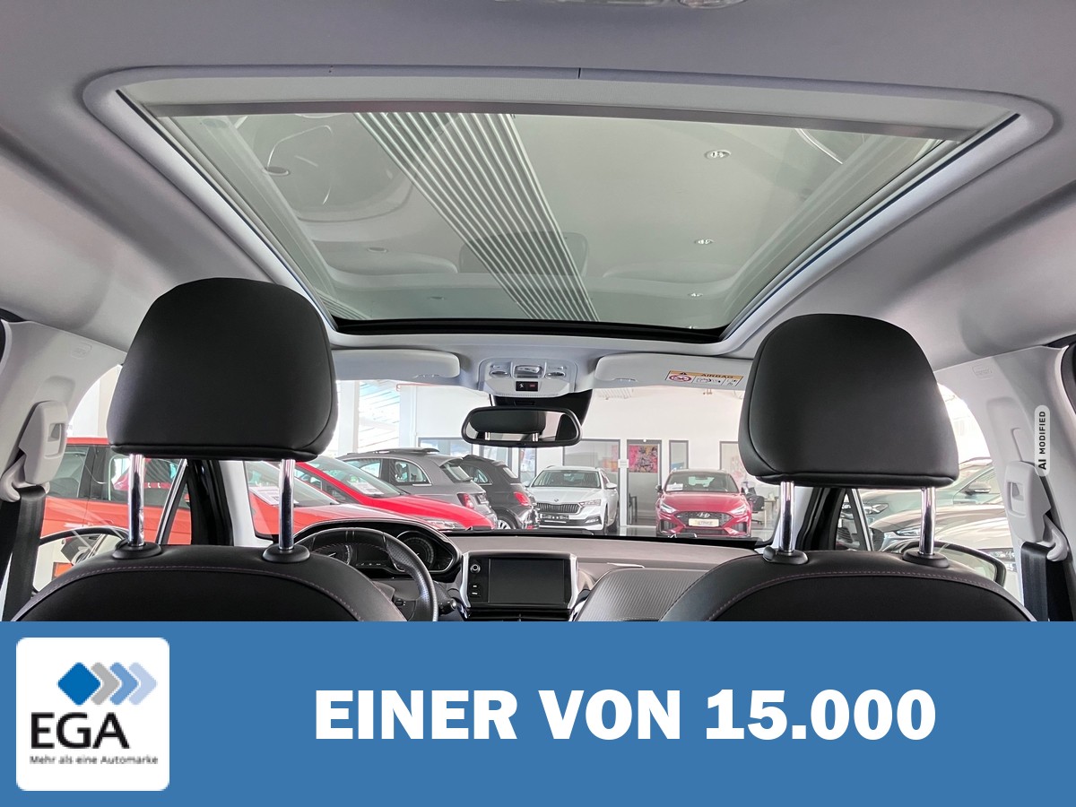 Peugeot 2008 PureTech 130 Allure Automatik - Navi/ Panoramad./ Sitzh