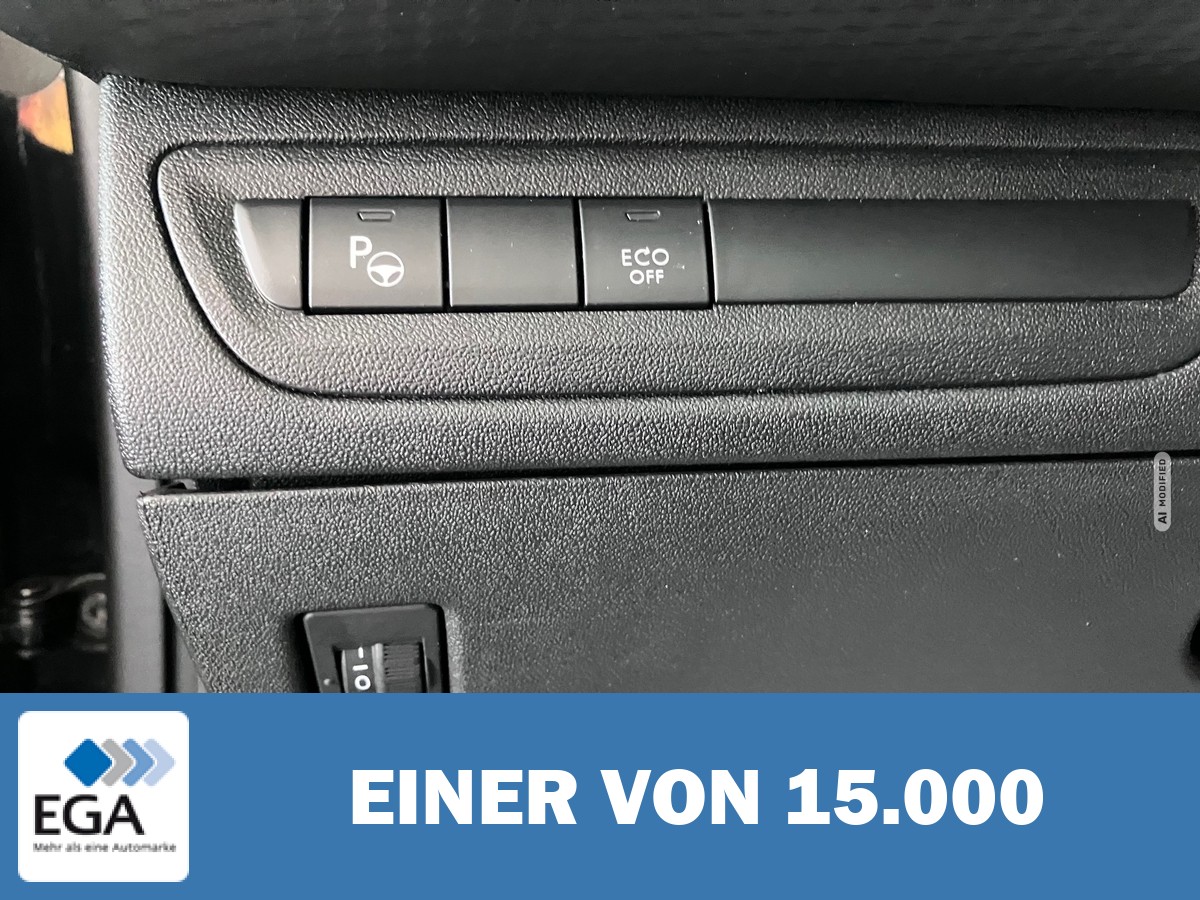 Peugeot 2008 PureTech 130 Allure Automatik - Navi/ Panoramad./ Sitzh