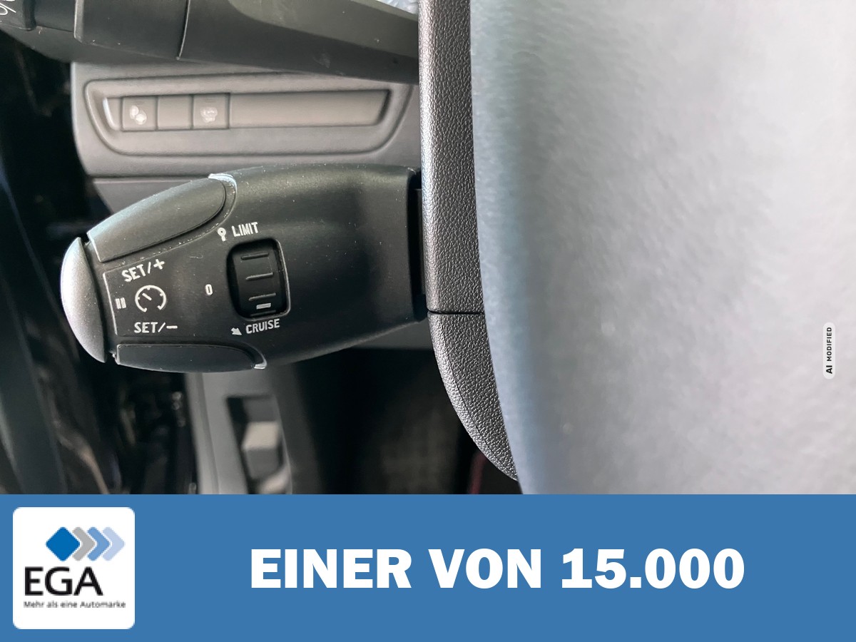 Peugeot 2008 PureTech 130 Allure Automatik - Navi/ Panoramad./ Sitzh