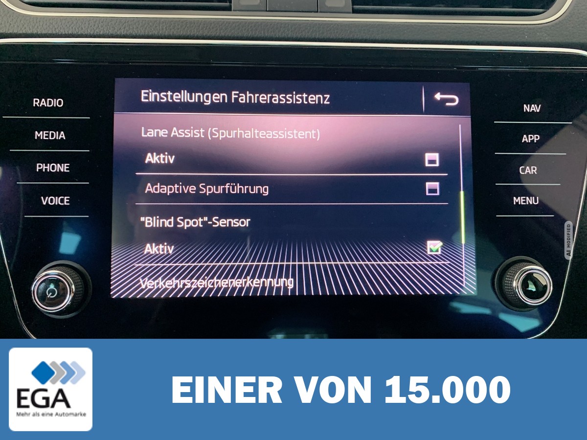 Skoda Superb Combi 1.5 TSI Ambition Automatik - Navi/ Xenon/ PDC