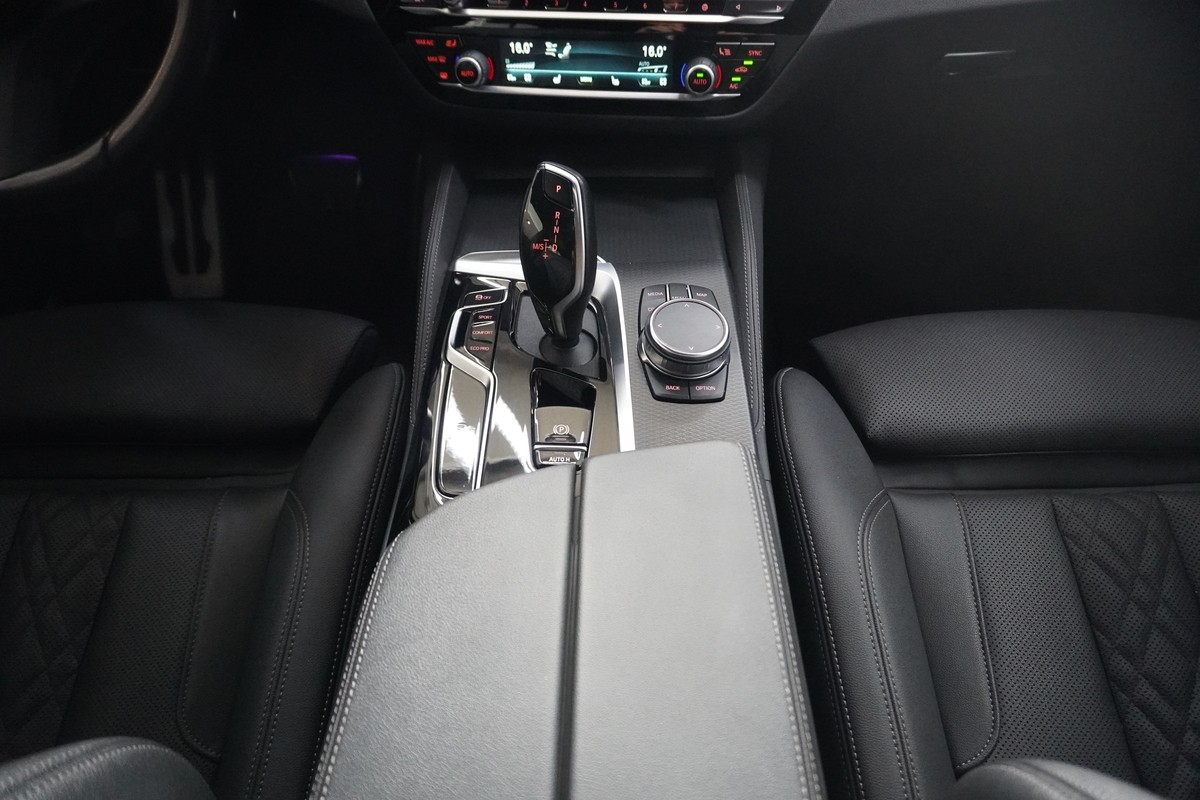 BMW 520 i Touring M Sport LED Live-Cockpit-Prof. RCAM 