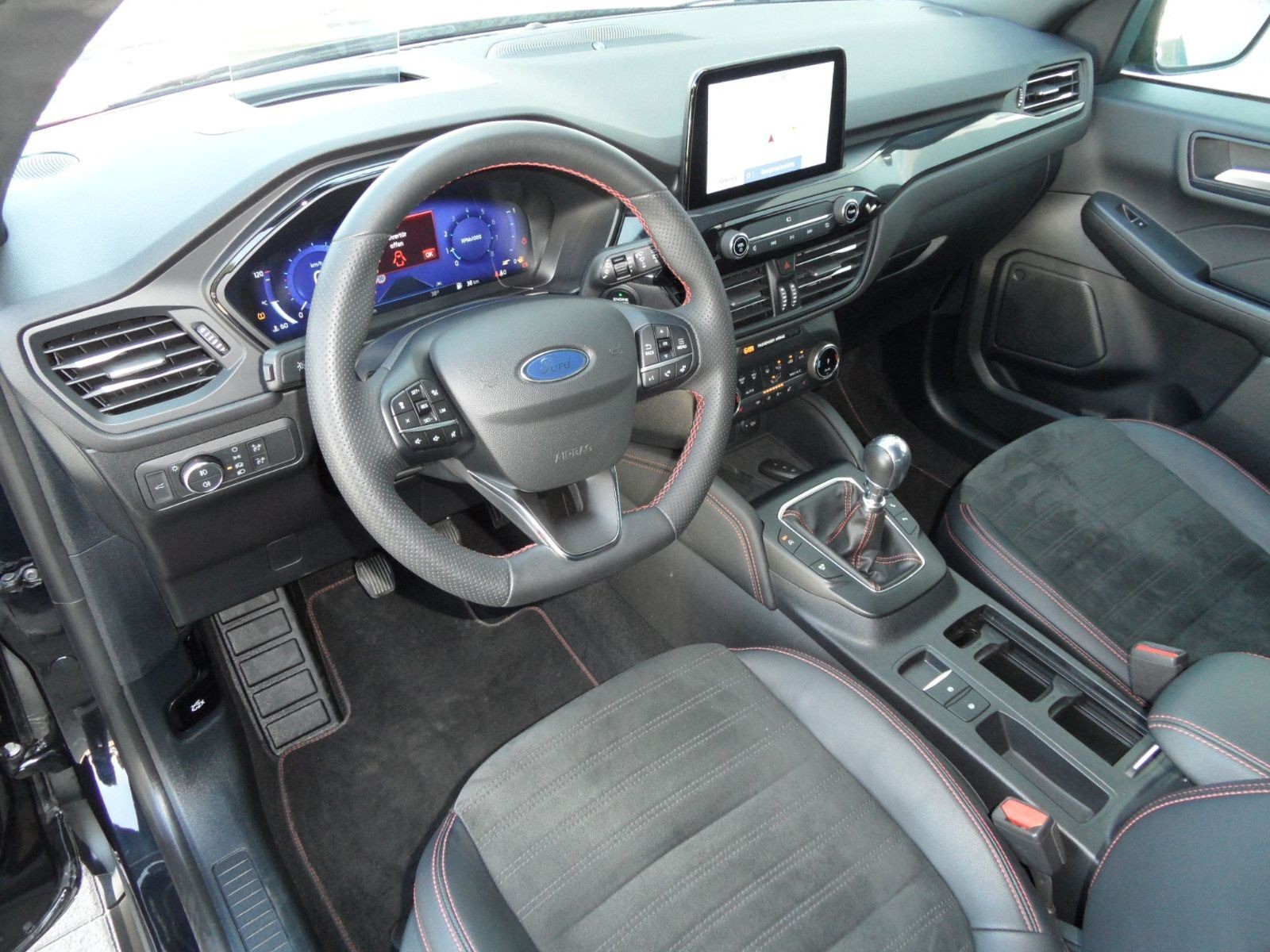 Ford Kuga 1,5 ST-LineX+Navi+Panoramadach+Kamera+AHK