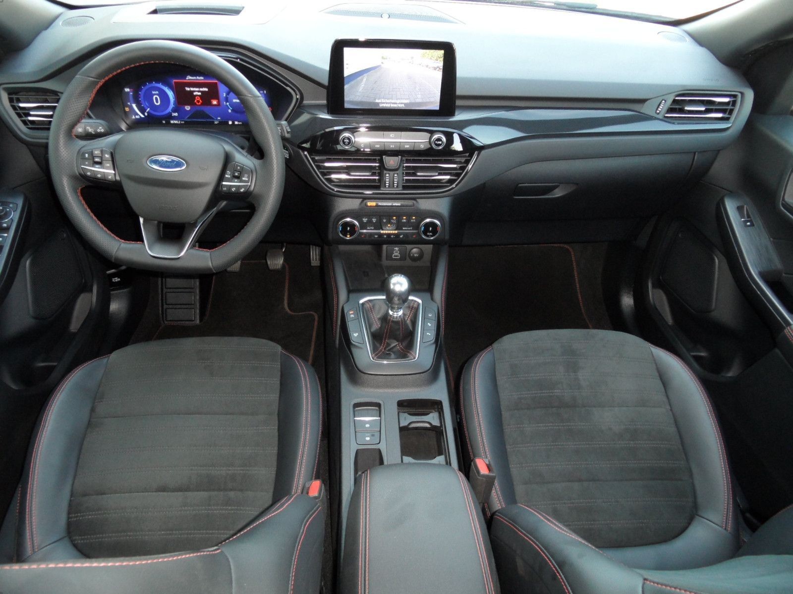 Ford Kuga 1,5 ST-LineX+Navi+Panoramadach+Kamera+AHK