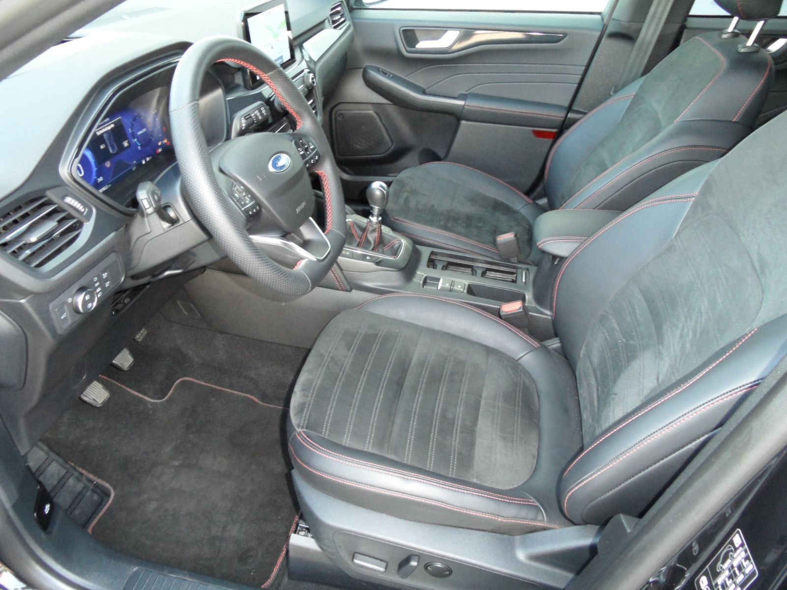 Ford Kuga 1,5 ST-LineX+Navi+Panoramadach+Kamera+AHK
