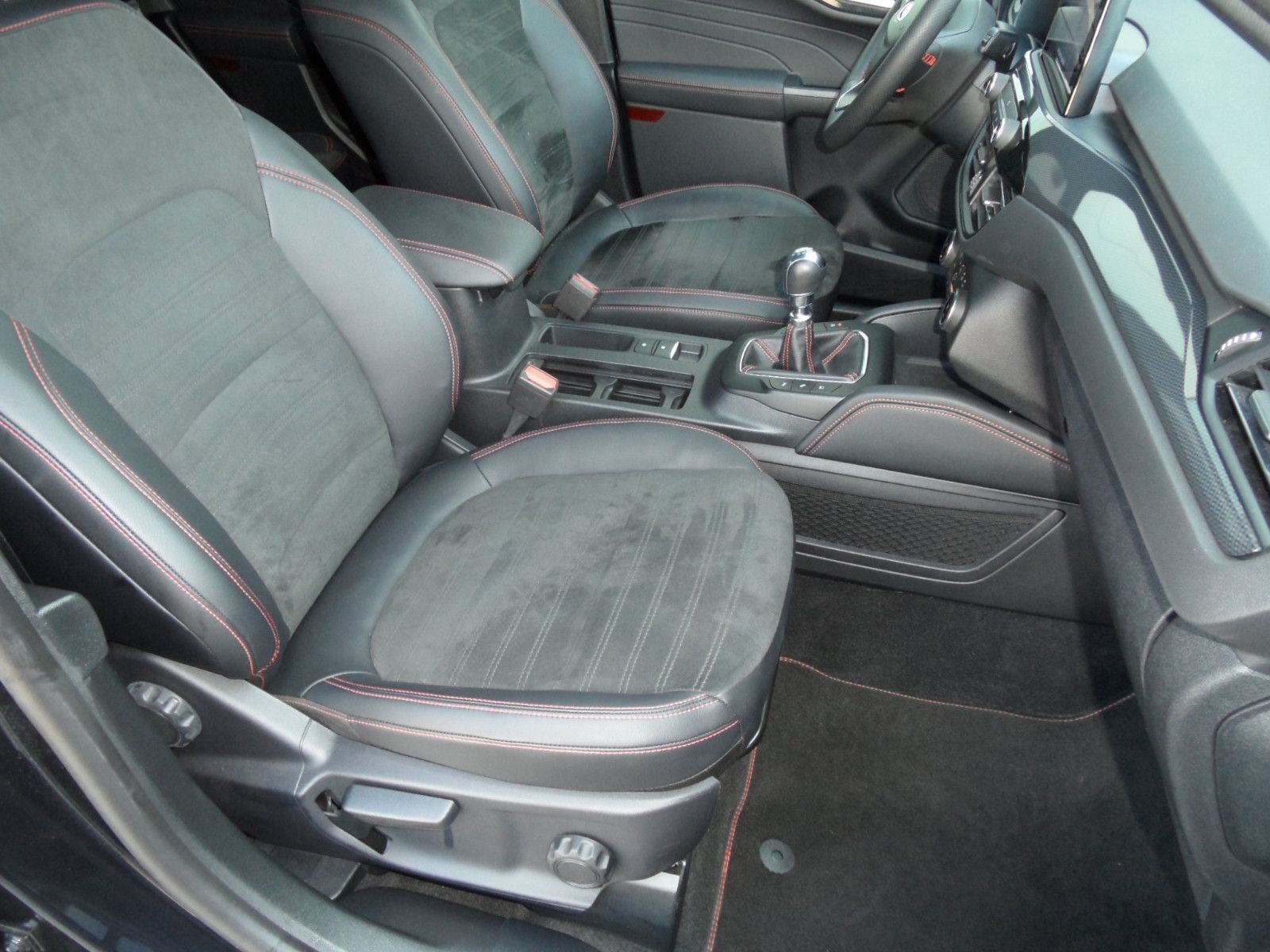Ford Kuga 1,5 ST-LineX+Navi+Panoramadach+Kamera+AHK