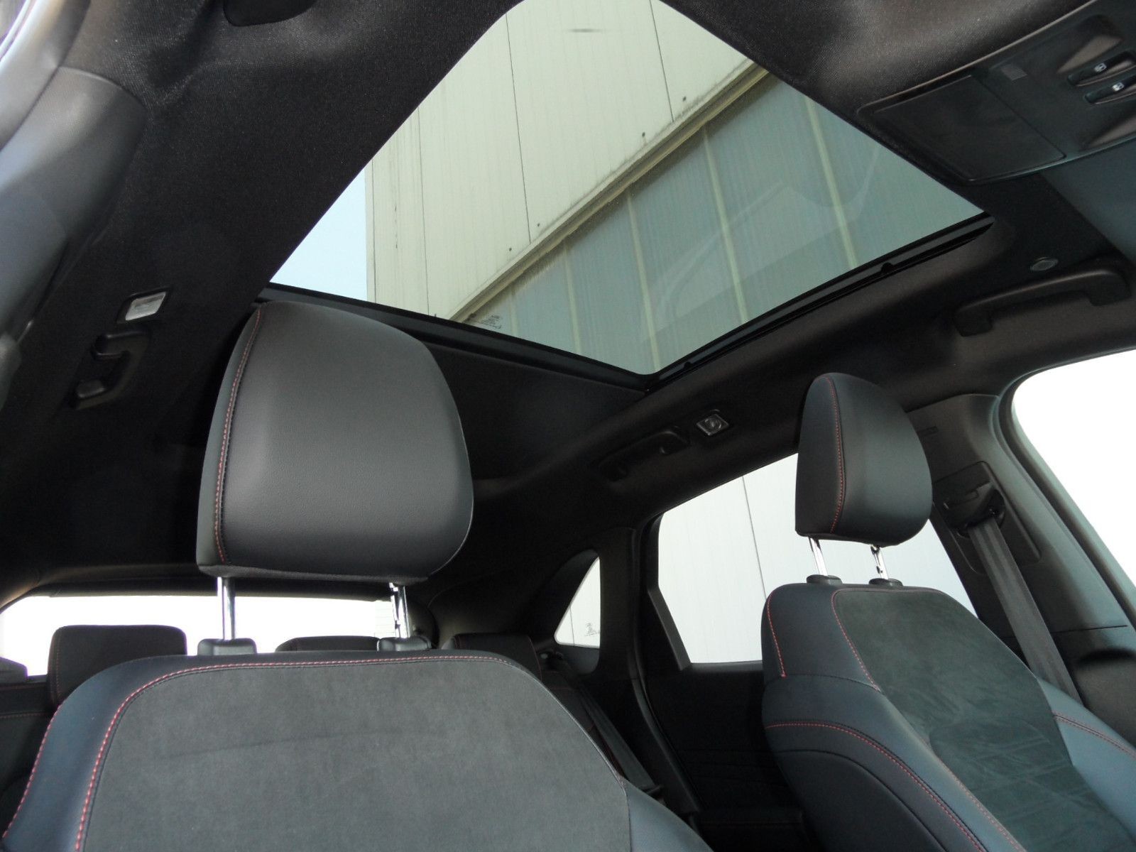 Ford Kuga 1,5 ST-LineX+Navi+Panoramadach+Kamera+AHK