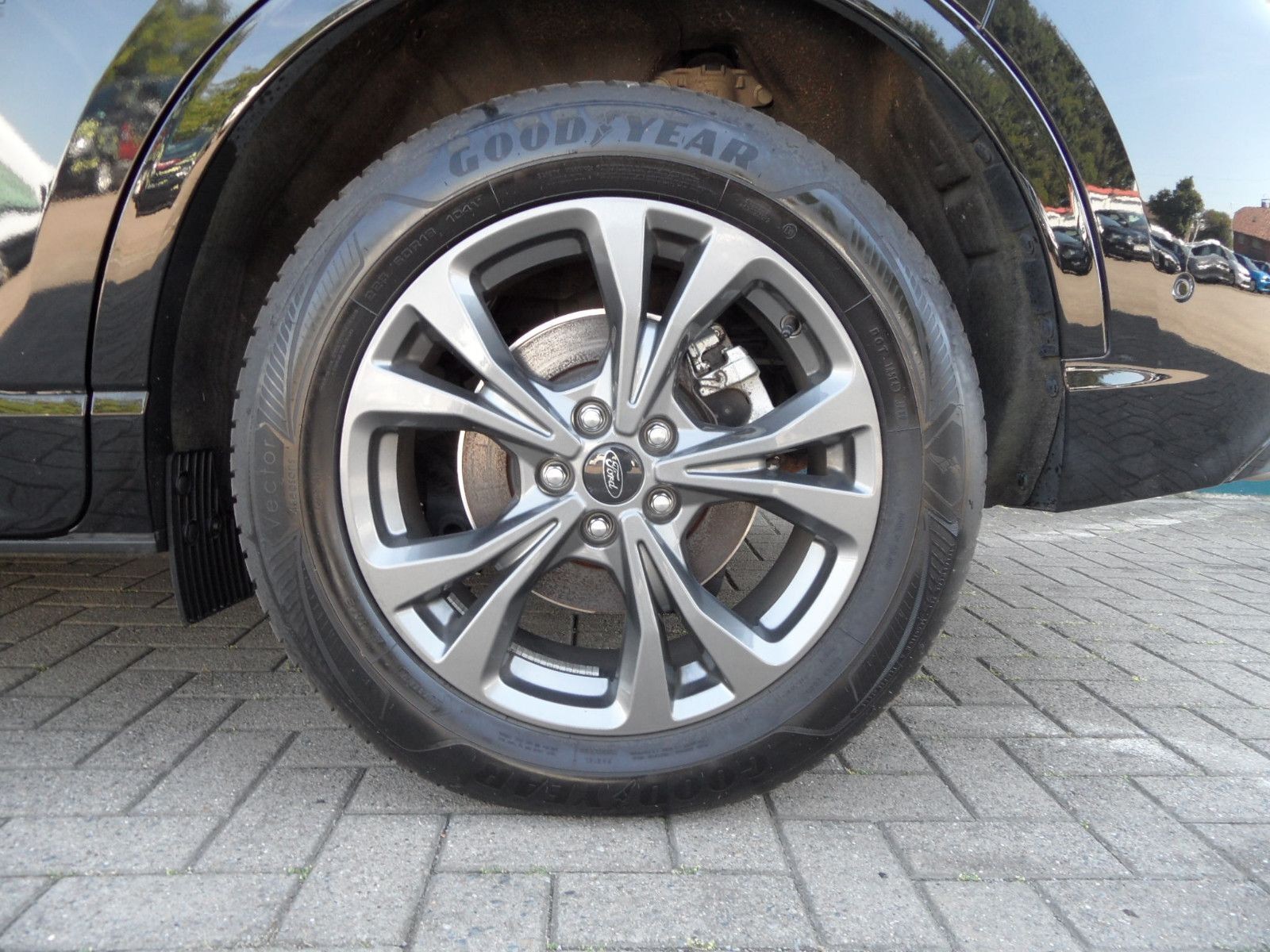 Ford Kuga 1,5 ST-LineX+Navi+Panoramadach+Kamera+AHK