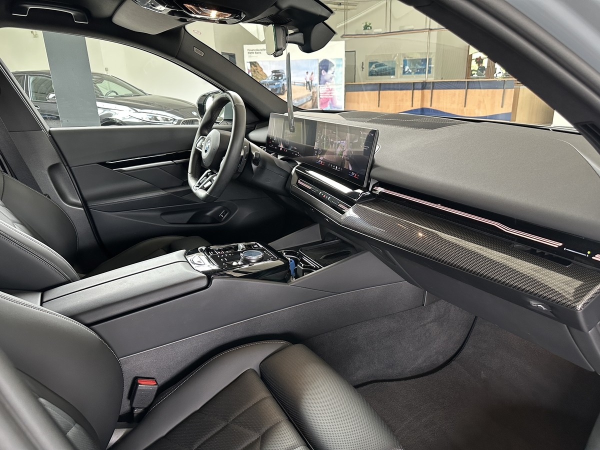 BMW 520 d M-Sport AHK Standhz. LED Navi 360° Kamera 