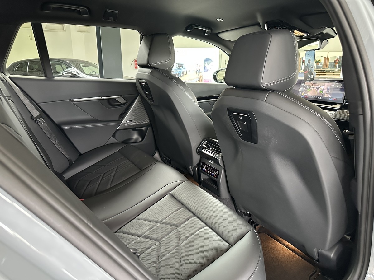BMW 520 d M-Sport AHK Standhz. LED Navi 360° Kamera 