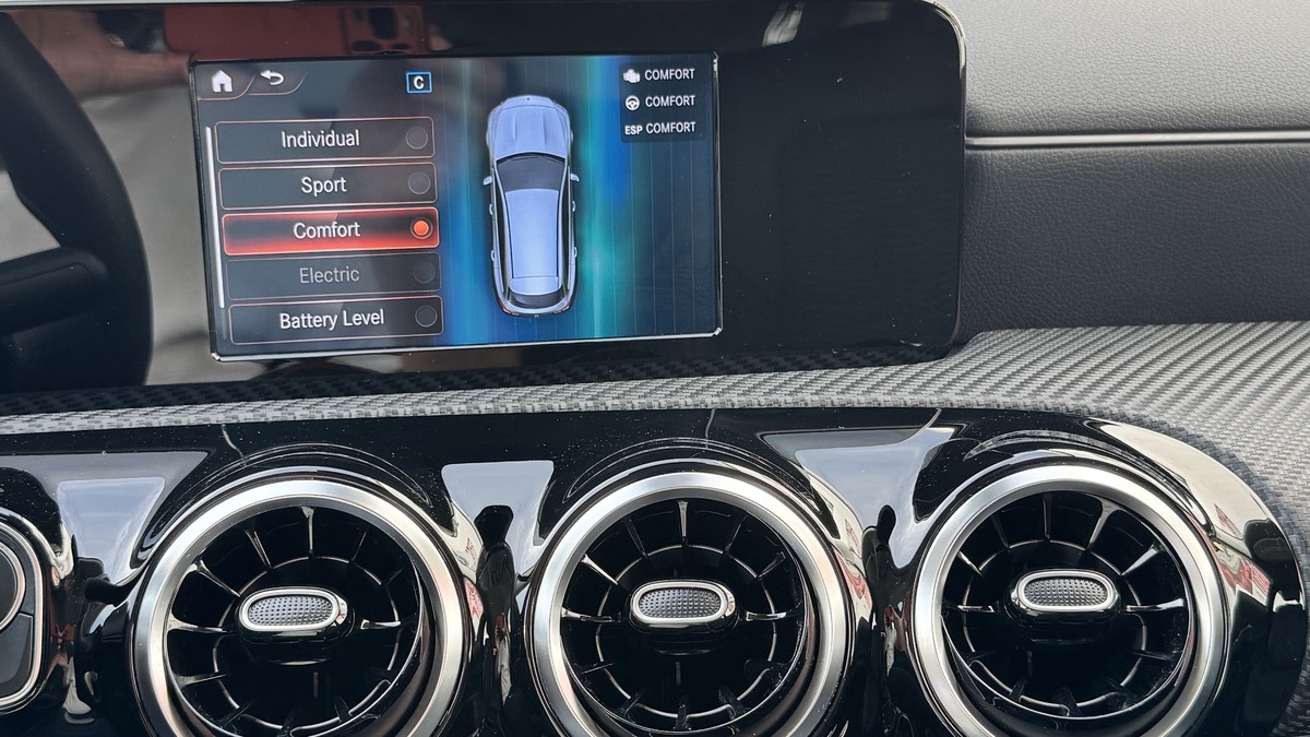Mercedes-Benz CLA 250 Shooting Brake e SB EU 6d NAVI SITZHZG MBUX R-CAM