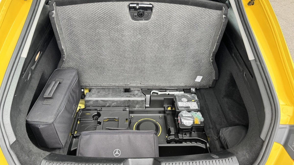 Mercedes-Benz CLA 250 Shooting Brake e SB EU 6d NAVI SITZHZG MBUX R-CAM