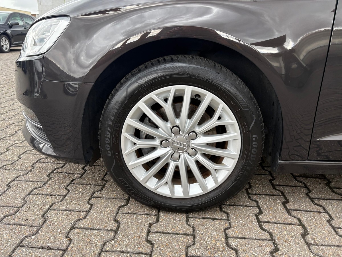 Audi A3 1.4 TFSI Teilleder Navi SHZ AHK Bi Xenon