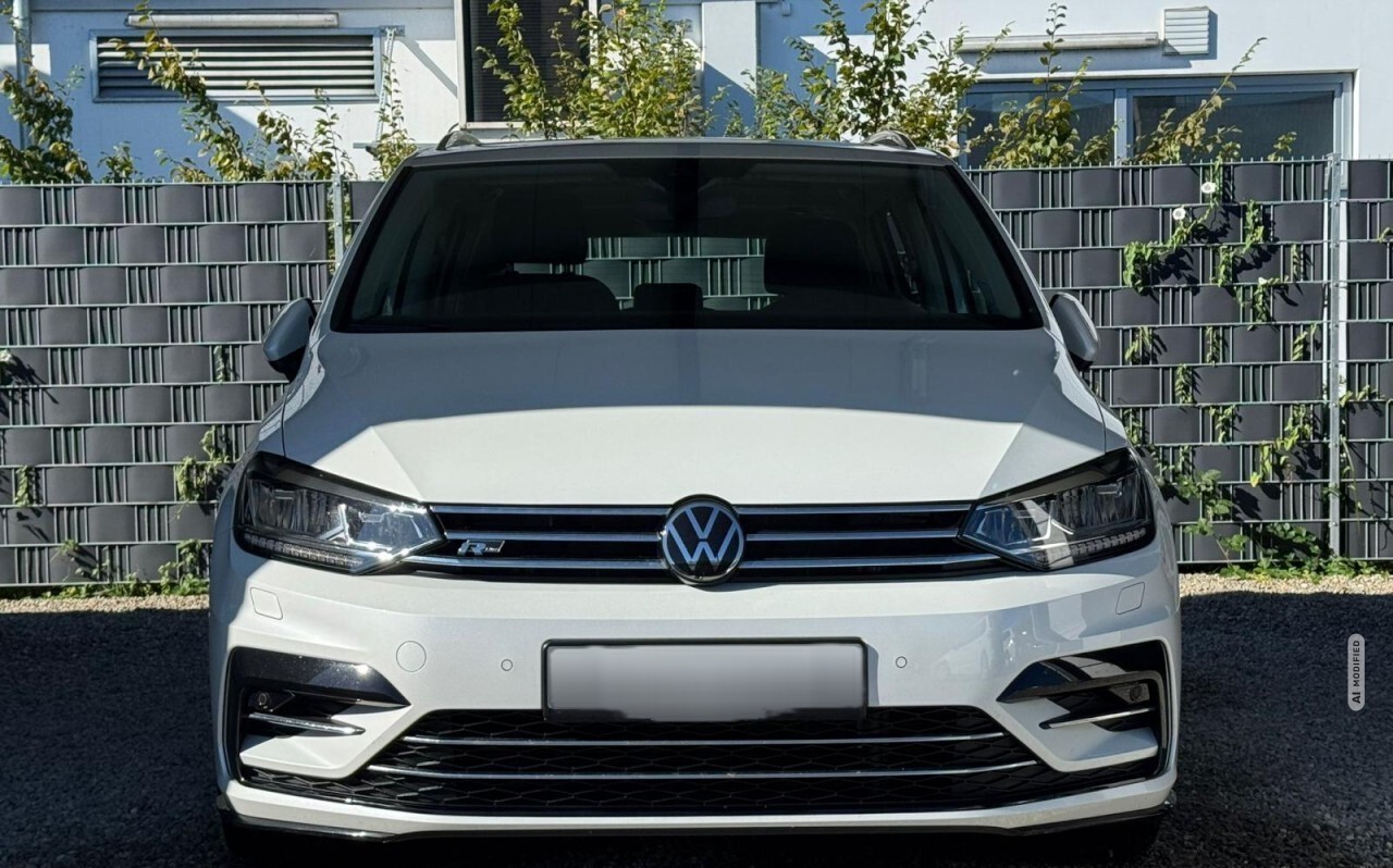 Volkswagen Touran 1.5 TSI DSG,R-LINE,7-SITZE,PANO,AHK,CAM