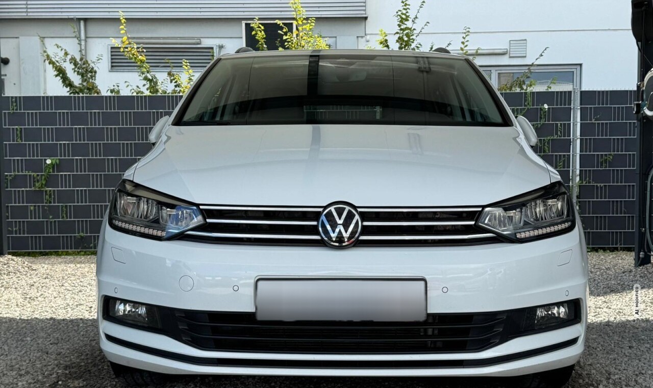 Volkswagen Touran 2.0 TDI DSG,7-SITZER,AHK,PANO,DCC,VIRTUAL
