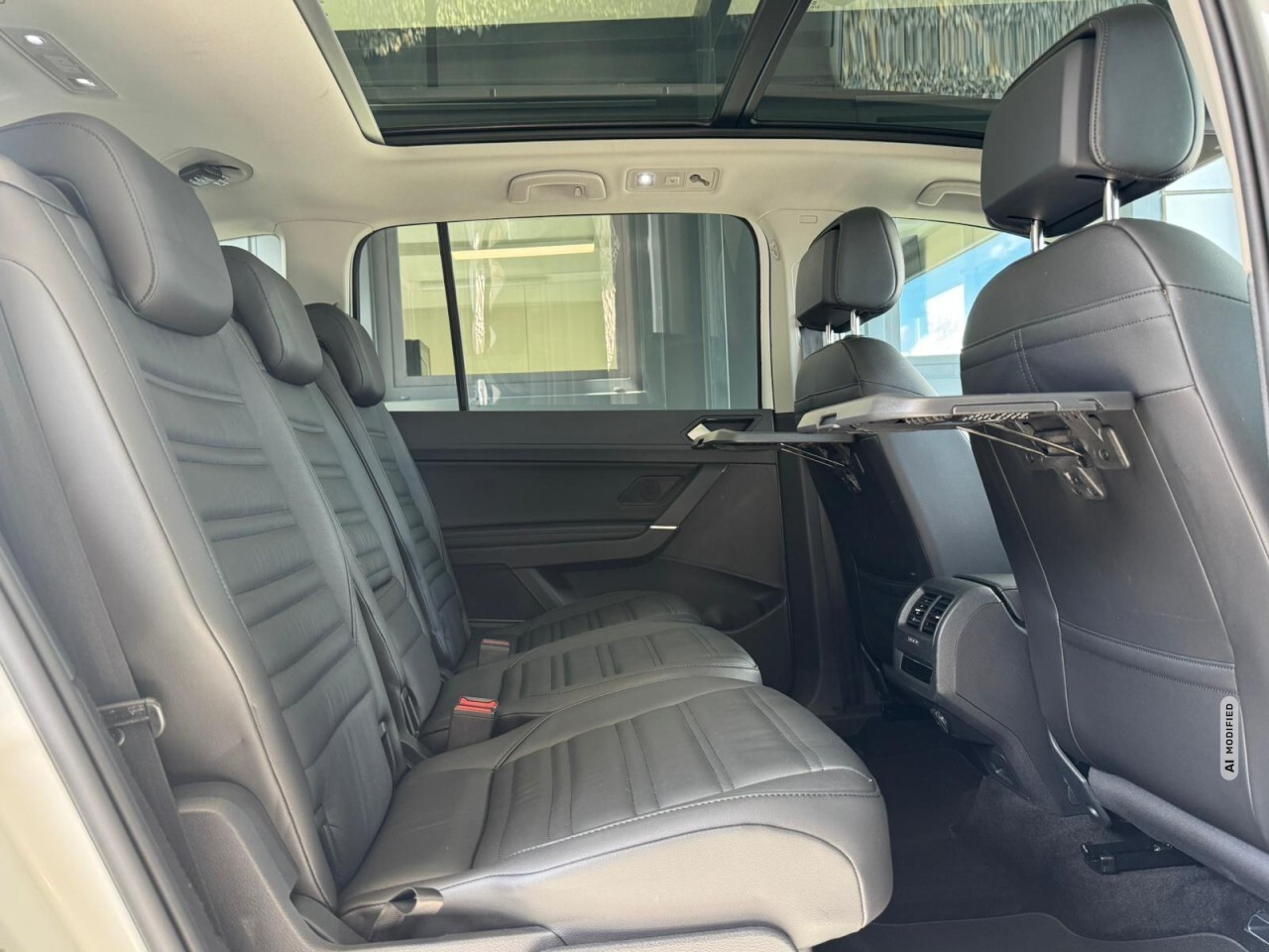 Volkswagen Touran 2.0 TDI DSG,7-SITZER,AHK,PANO,DCC,VIRTUAL