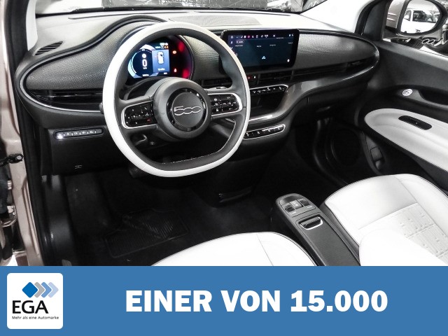 Fiat 500e La Prima Navi Memory Sitze LED Apple CarPlay Android Auto Klimaautom Fahrer