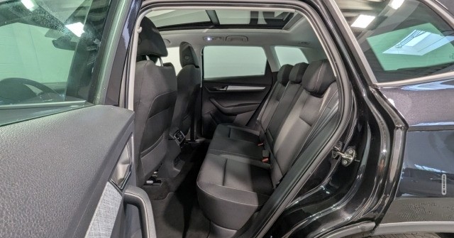 Skoda Karoq Tour 1.5 TSI DSG LED CarPlay KAM Kessy