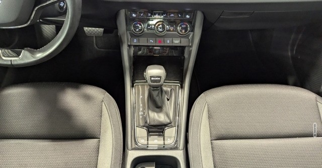 Skoda Karoq Tour 1.5 TSI DSG LED CarPlay KAM Kessy