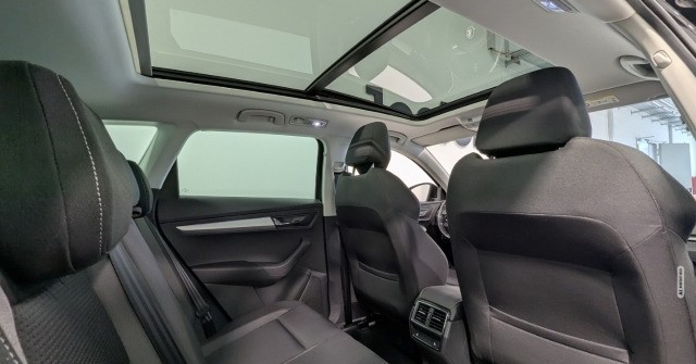 Skoda Karoq Tour 1.5 TSI DSG LED CarPlay KAM Kessy