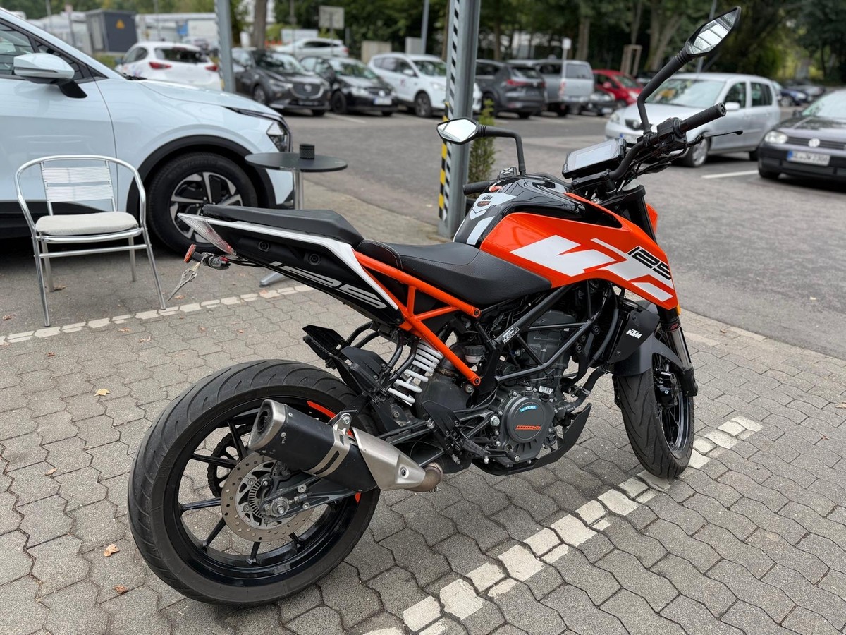 KTM 125 Duke 125er - Unfalfrei - Kundenauftrag 