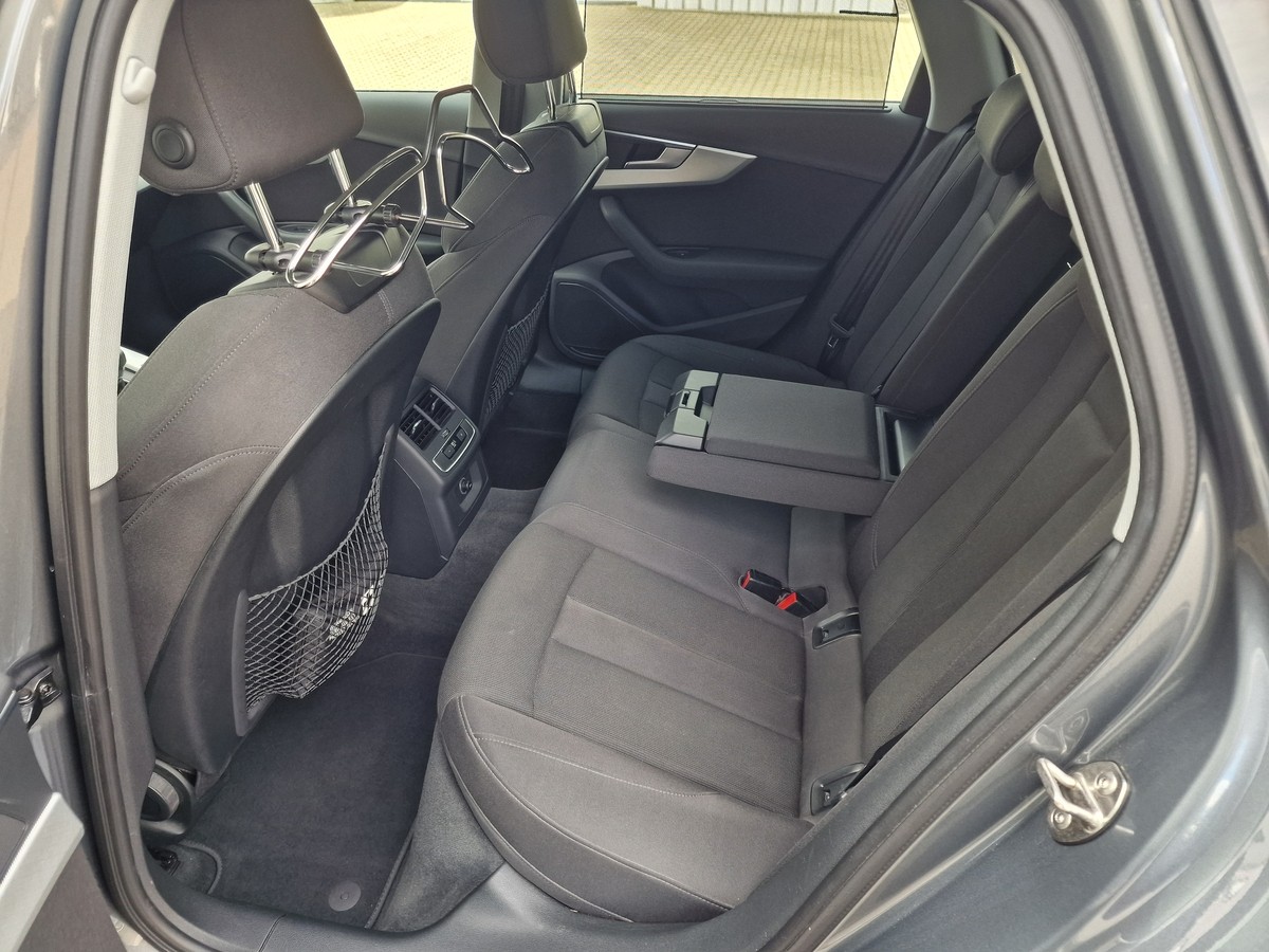 Audi A4 TFSI Sport*AHK*Sportsitze*Navi*ACC*Xenon