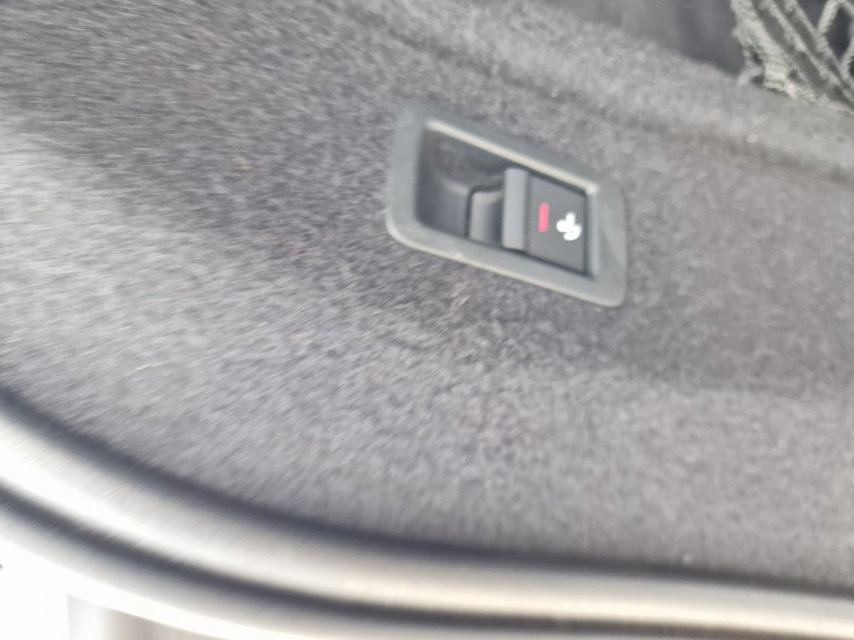 Audi A4 TFSI Sport*AHK*Sportsitze*Navi*ACC*Xenon