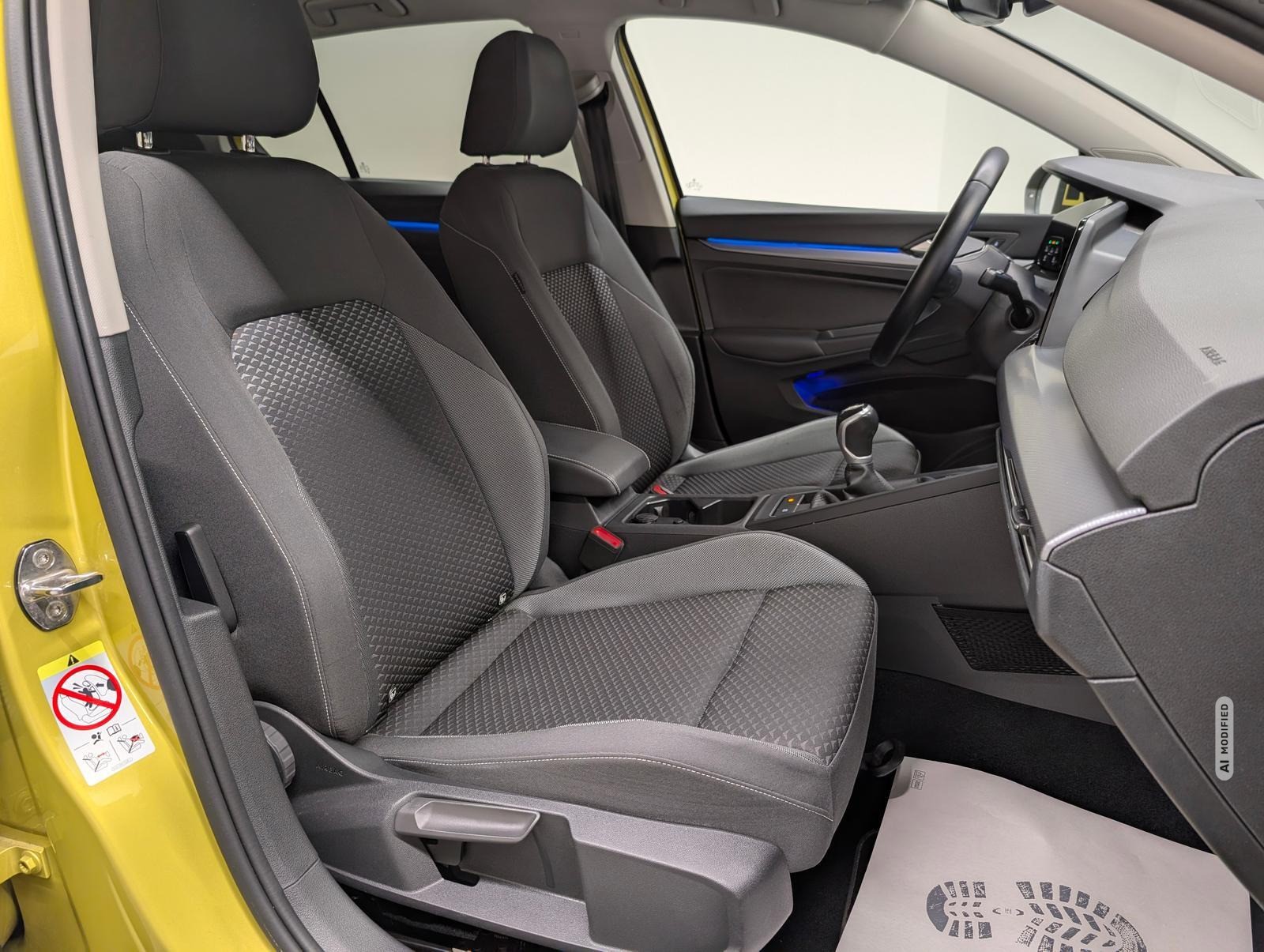 Volkswagen Golf 8 Active IQ-Light/Navi/ACC/SHZ/LHZ/Kam/16LM
