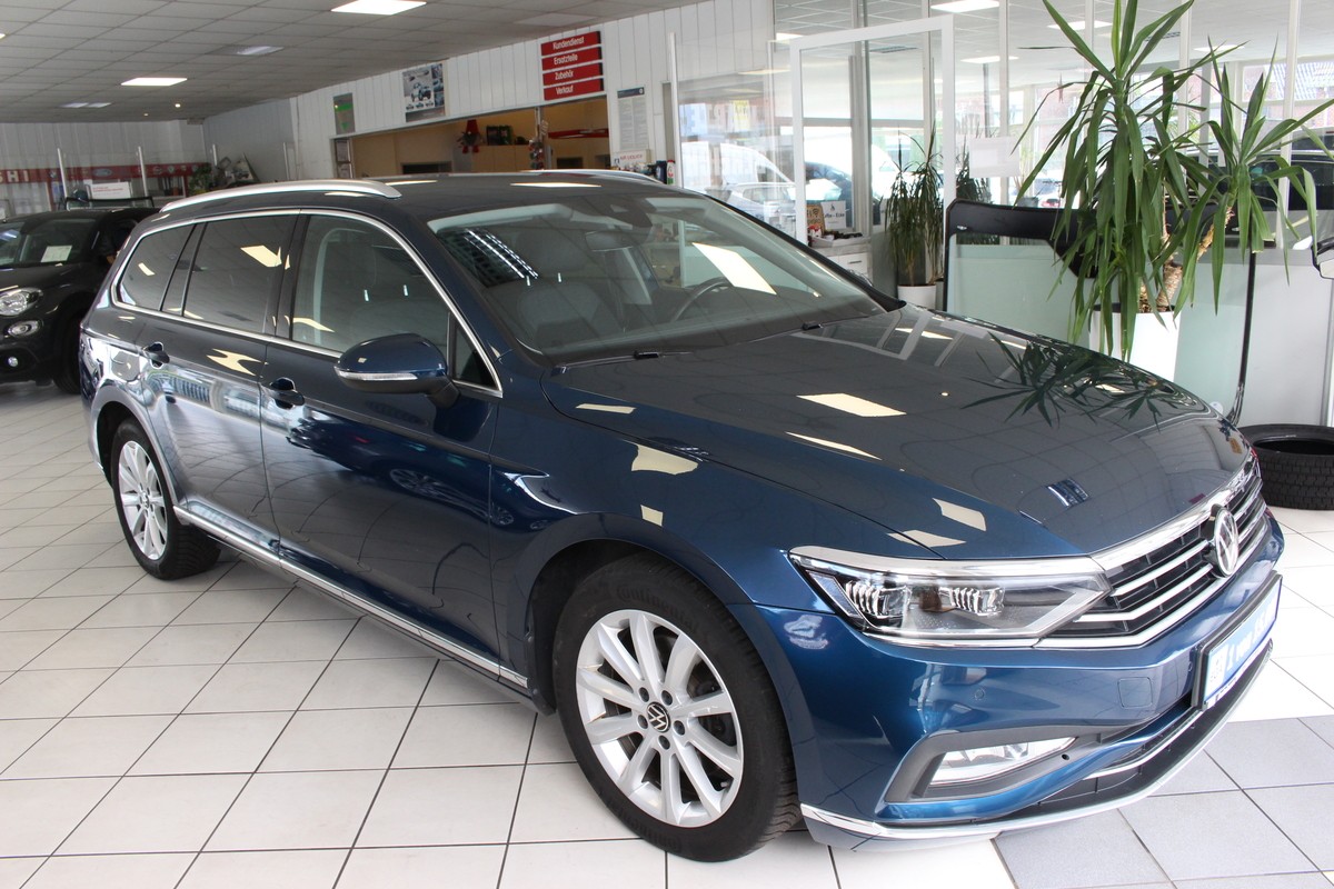 Volkswagen Passat Variant 2.0 TDI Elegance DSG Matrix/AHK/Leder/ACC/KAM