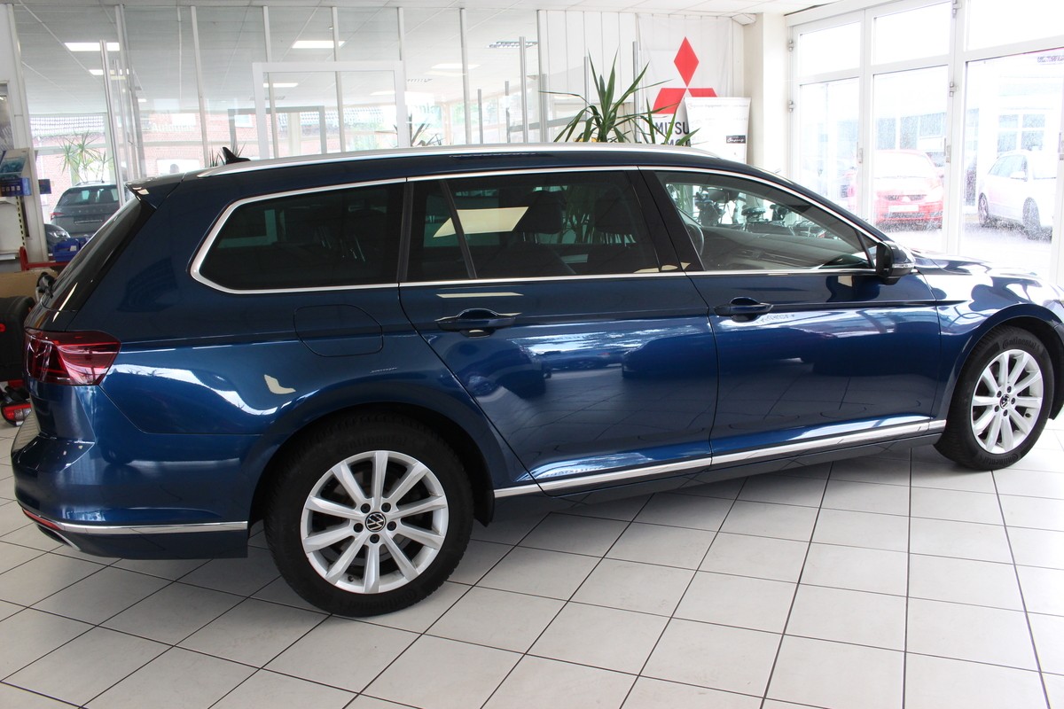 Volkswagen Passat Variant 2.0 TDI Elegance DSG Matrix/AHK/Leder/ACC/KAM