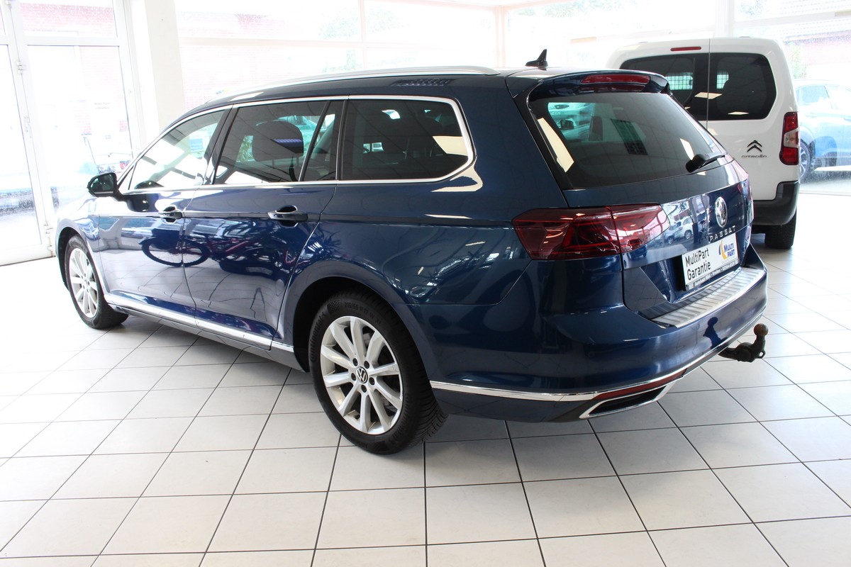 Volkswagen Passat Variant 2.0 TDI Elegance DSG Matrix/AHK/Leder/ACC/KAM