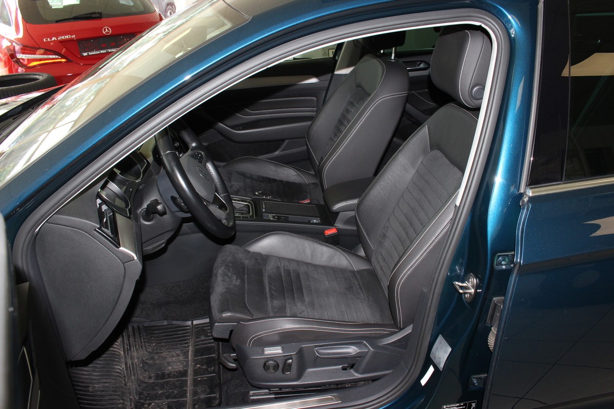 Volkswagen Passat Variant 2.0 TDI Elegance DSG Matrix/AHK/Leder/ACC/KAM