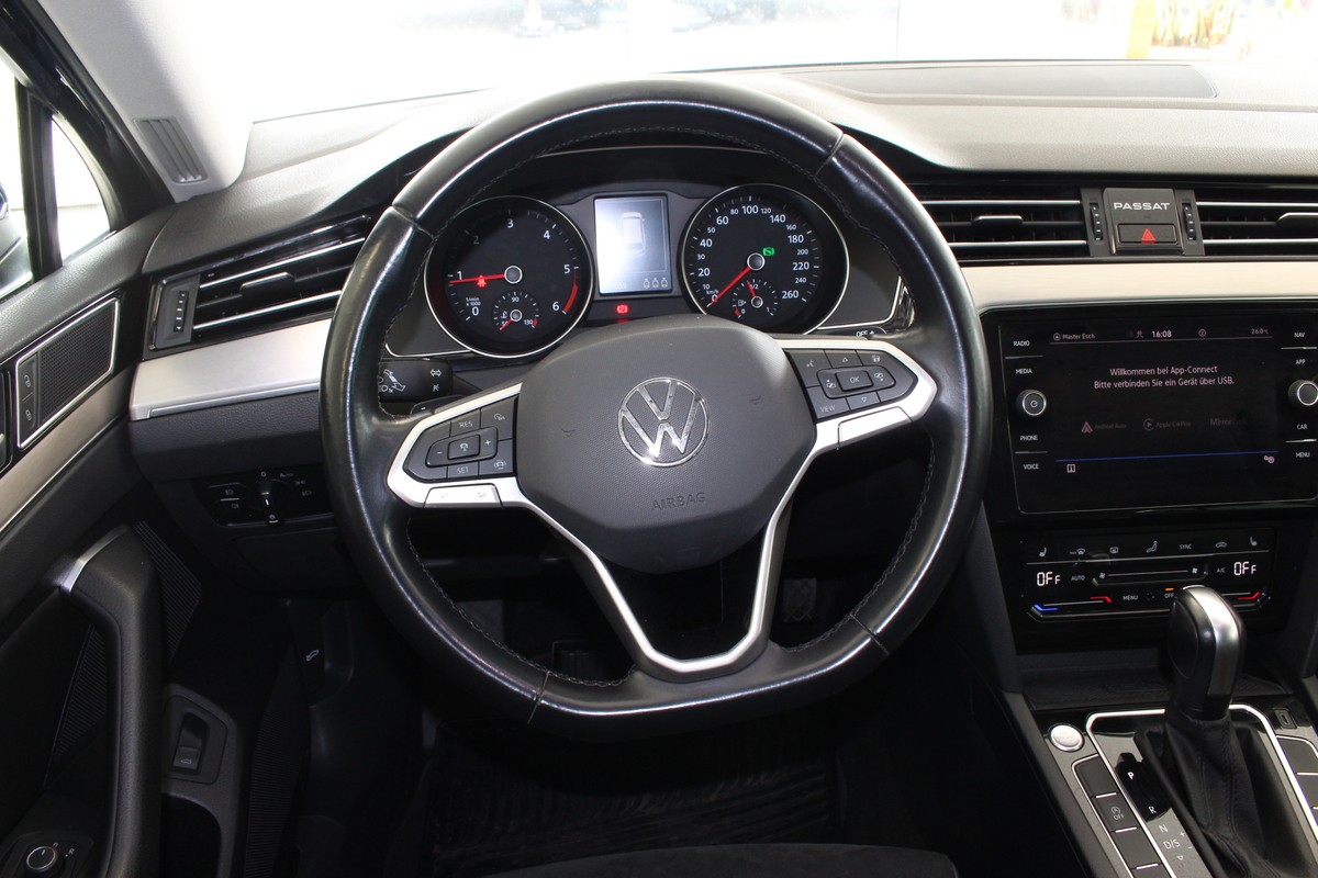 Volkswagen Passat Variant 2.0 TDI Elegance DSG Matrix/AHK/Leder/ACC/KAM