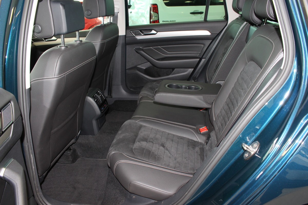 Volkswagen Passat Variant 2.0 TDI Elegance DSG Matrix/AHK/Leder/ACC/KAM