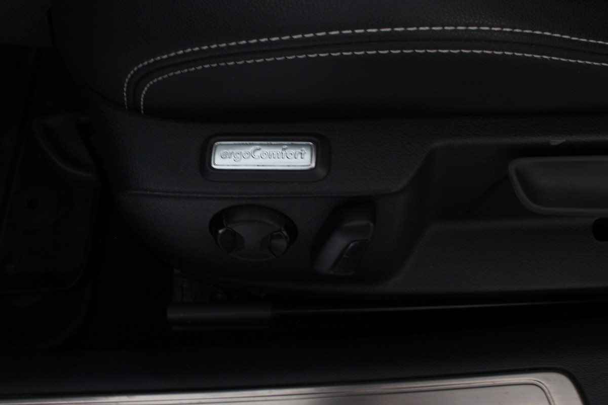 Volkswagen Passat Variant 2.0 TDI Elegance DSG Matrix/AHK/Leder/ACC/KAM