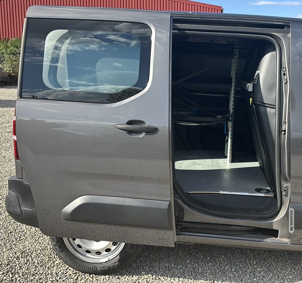 Peugeot Partner Premium L1 *NAVI*KLIMA*3-SITZER*SORTIMO-EINBAU