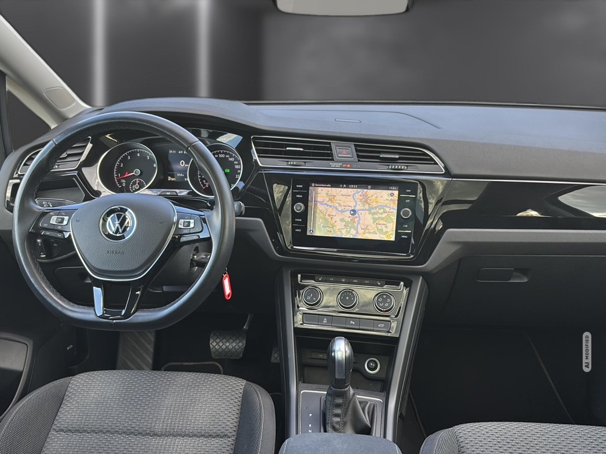 Volkswagen Touran 1.5 TSI *LED*SHZ*NAVI*KLIMA