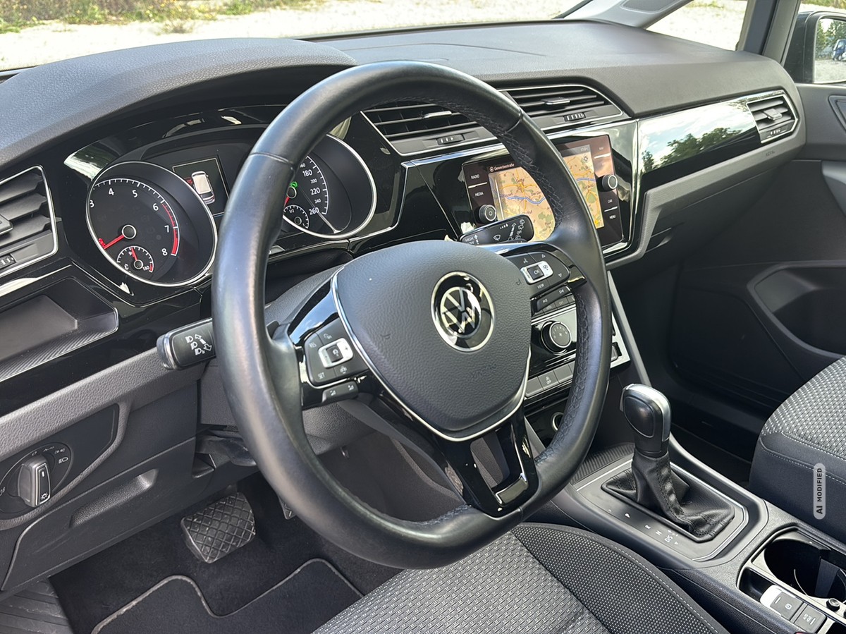 Volkswagen Touran 1.5 TSI *LED*SHZ*NAVI*KLIMA