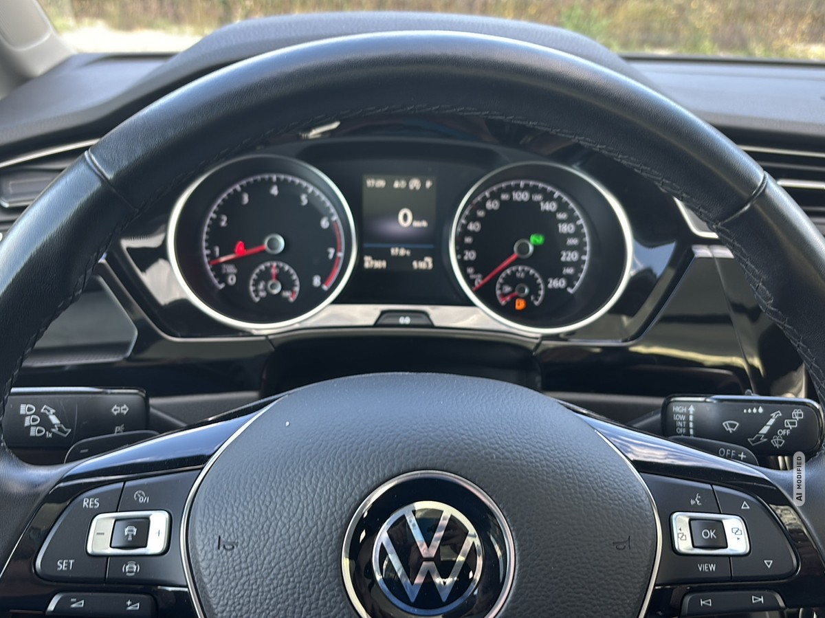 Volkswagen Touran 1.5 TSI *LED*SHZ*NAVI*KLIMA