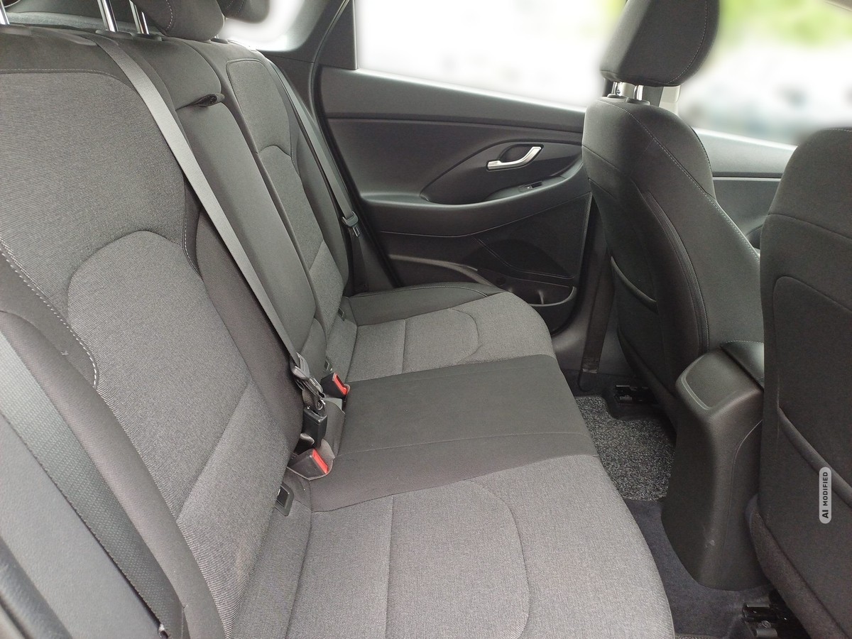 Hyundai i30 1.0 T-GDI Trend MHEV Sitzh. Kamera PDC Navi App 