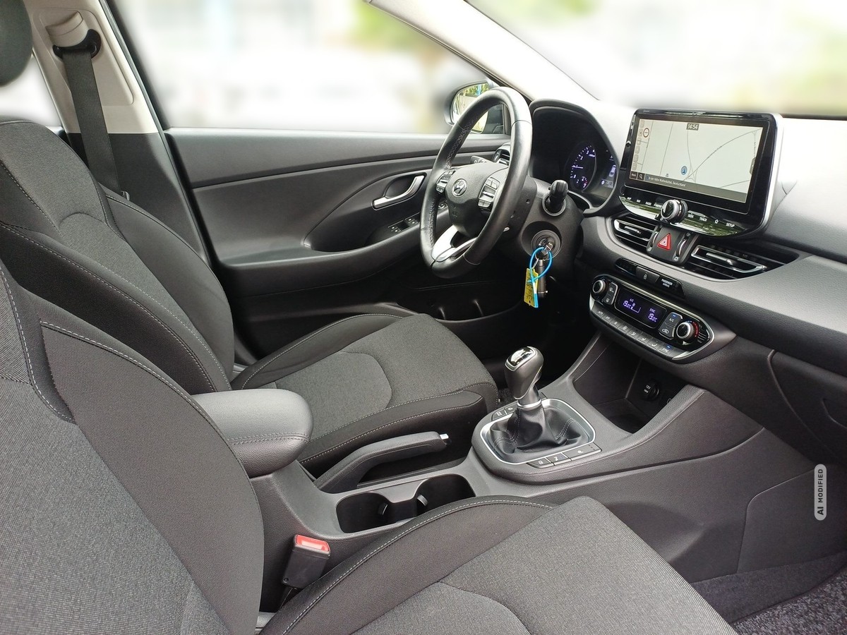 Hyundai i30 1.0 T-GDI Trend MHEV Sitzh. Kamera PDC Navi App 