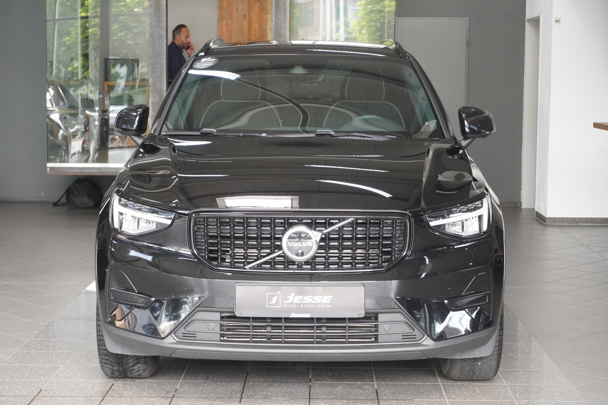 Volvo XC40 T4 Recharge Plus Dark LED ACC CarPlay H&K 360