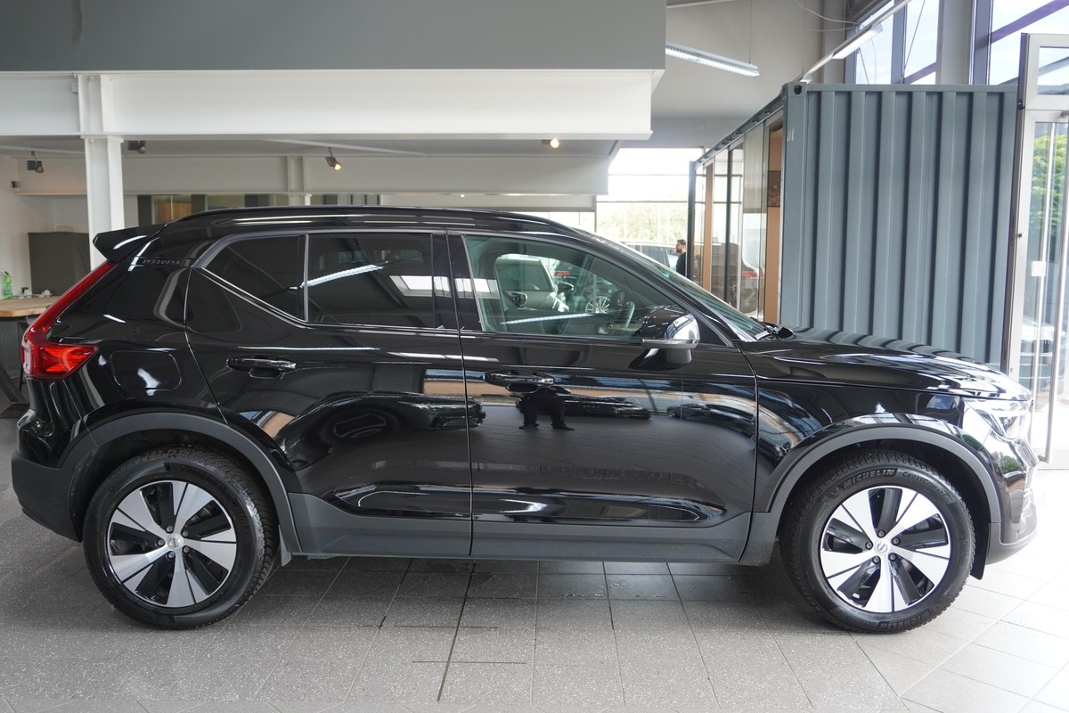 Volvo XC40 T4 Recharge Plus Dark LED ACC CarPlay H&K 360