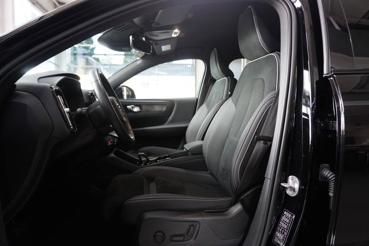 Volvo XC40 T4 Recharge Plus Dark LED ACC CarPlay H&K 360
