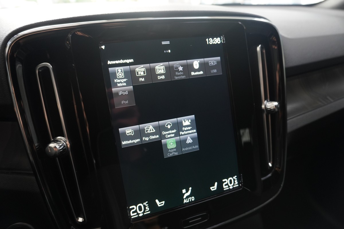 Volvo XC40 T4 Recharge Plus Dark LED ACC CarPlay H&K 360
