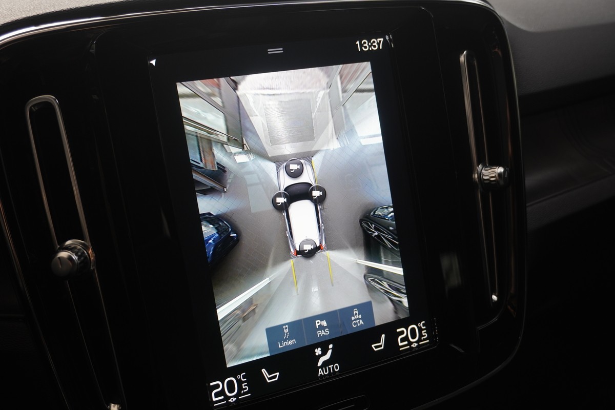 Volvo XC40 T4 Recharge Plus Dark LED ACC CarPlay H&K 360